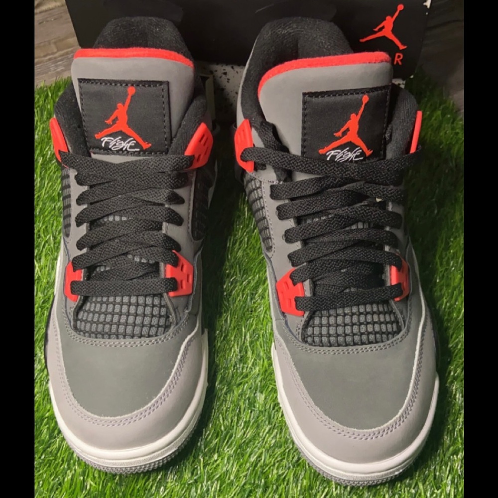 Air Jordan 4 Retro ‘Infrared’ GS - Picture 2 of 4